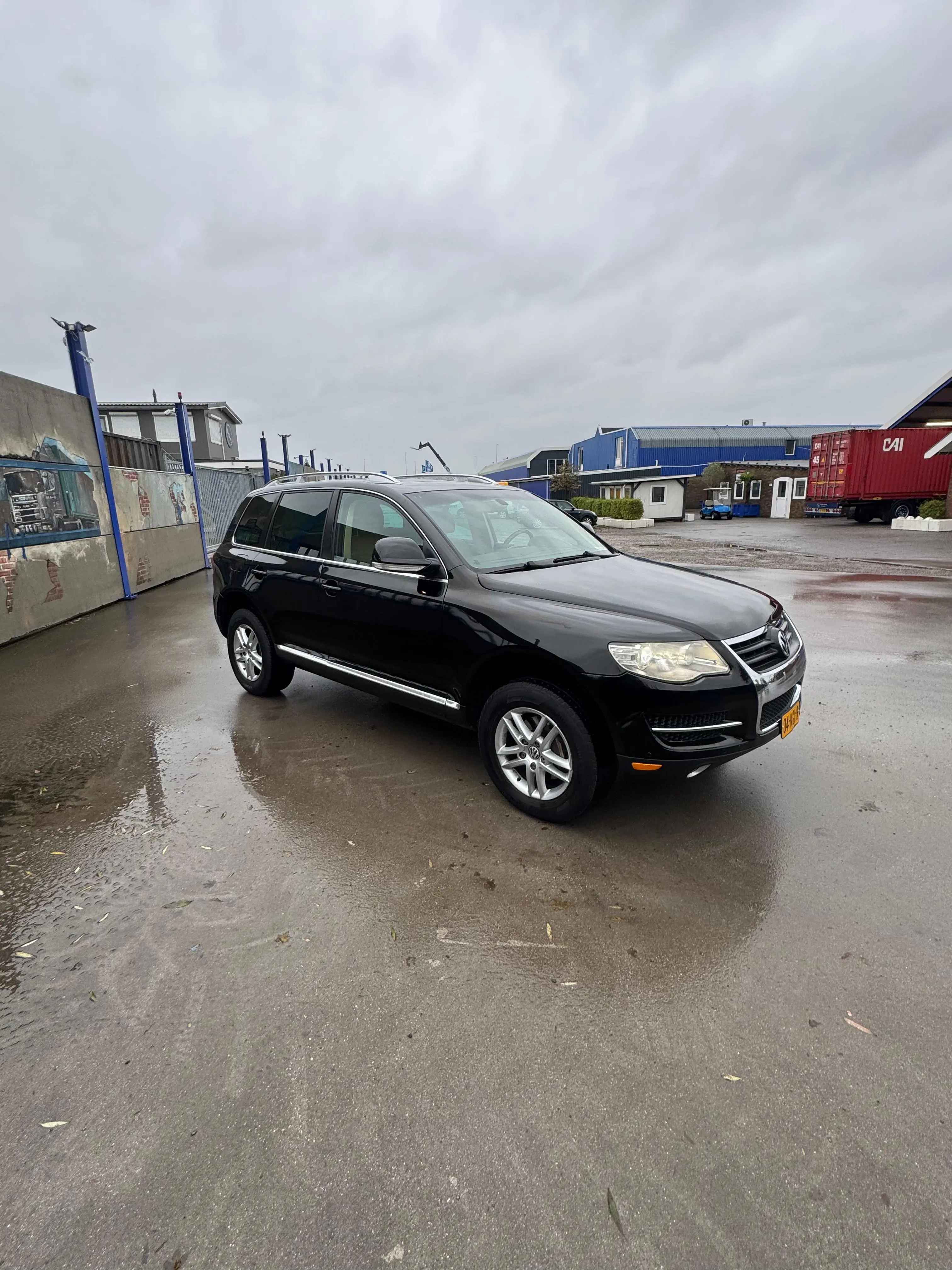 VW Touareg wrapped in high gloss black metallic